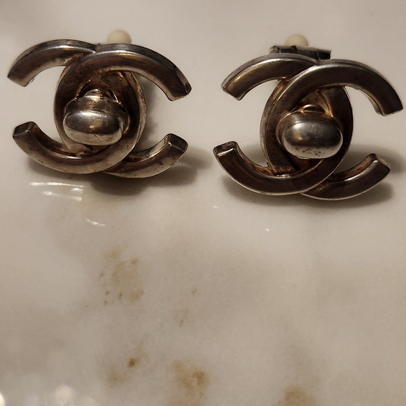 CHANEL TURNLOCK round vintage earrings silver - Picture 5 of 5